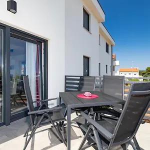  Apartment Bura